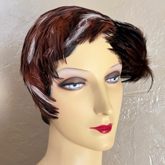 FESTIVE 1950s\' BROWN/WHITE/RUST FEATHER COCKTAIL HAT main image 5